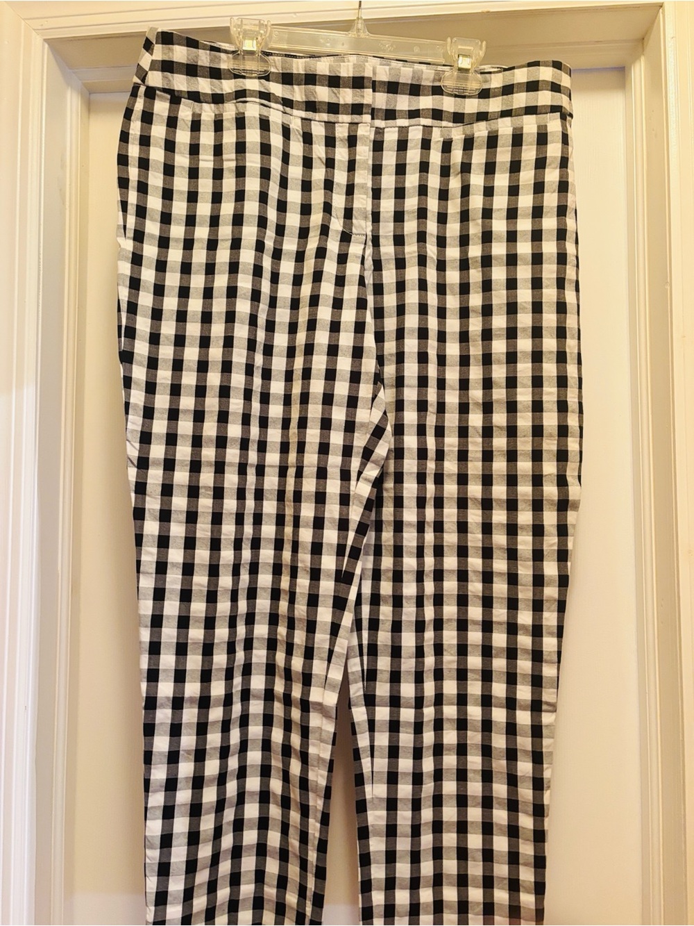 Gently used, LOFT Gingham Cropped Pants in Black & White 🖤🤍